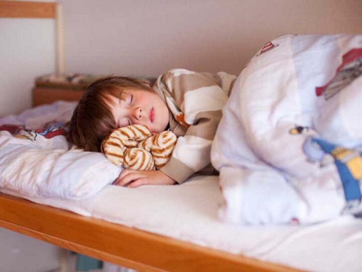 Wohngesundheit im Kinderzimmer: Schadstofffreie Materialien für einen gesunden Schlaf